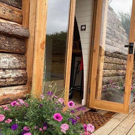 Delor - Bryntalch Glamping Pods Hotel Montgomery Exterior foto