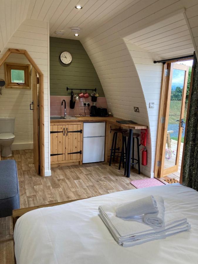 Delor - Bryntalch Glamping Pods Hotel Montgomery Exterior foto